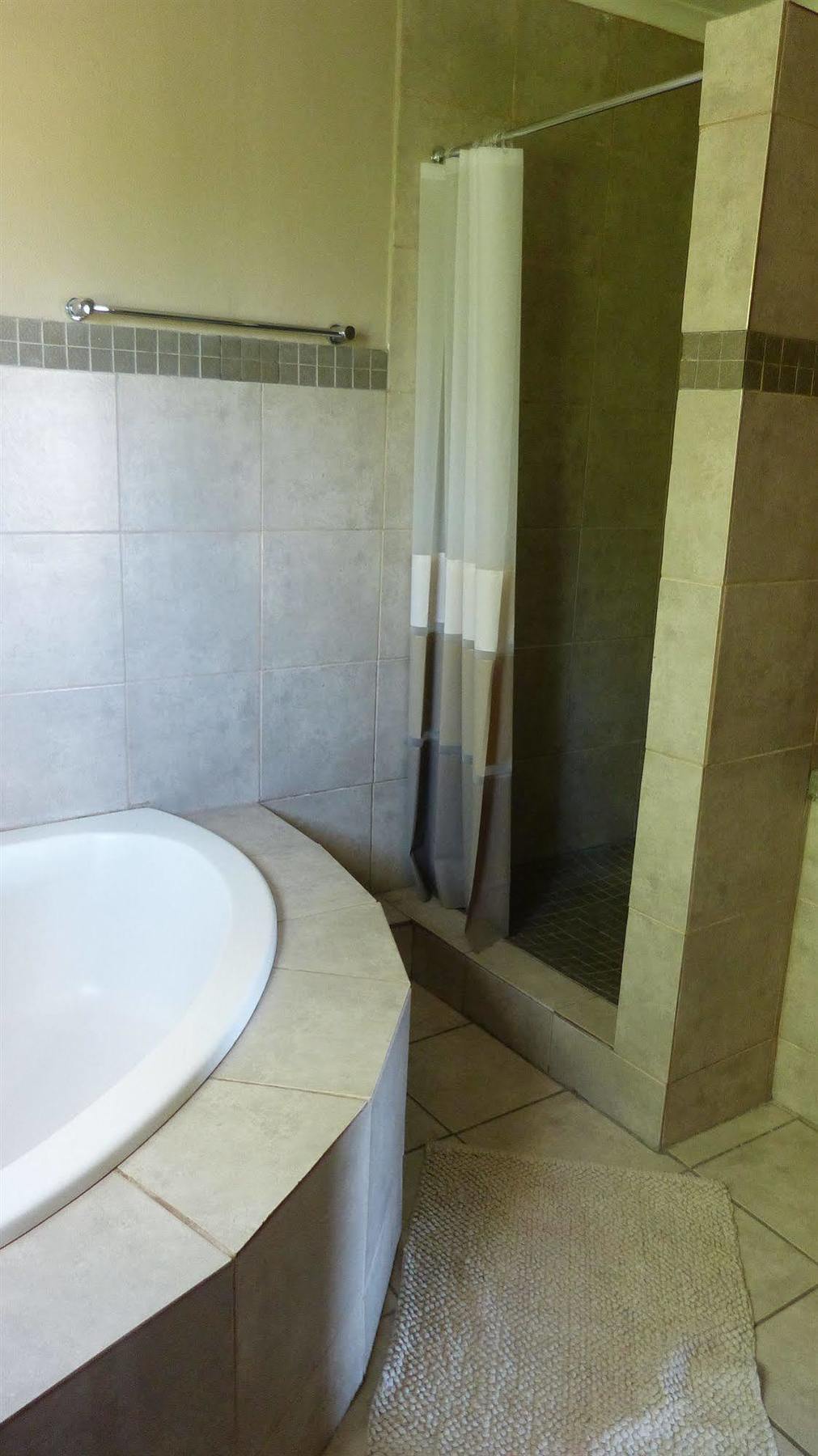 African Sands Guesthouse Load Shedding Free Блумфонтейн Экстерьер фото